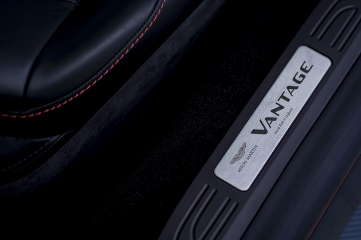 Aston Martin Vantage AMR manual (2020)