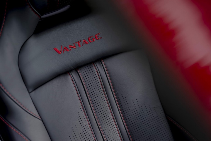 Aston Martin Vantage AMR manual (2020)
