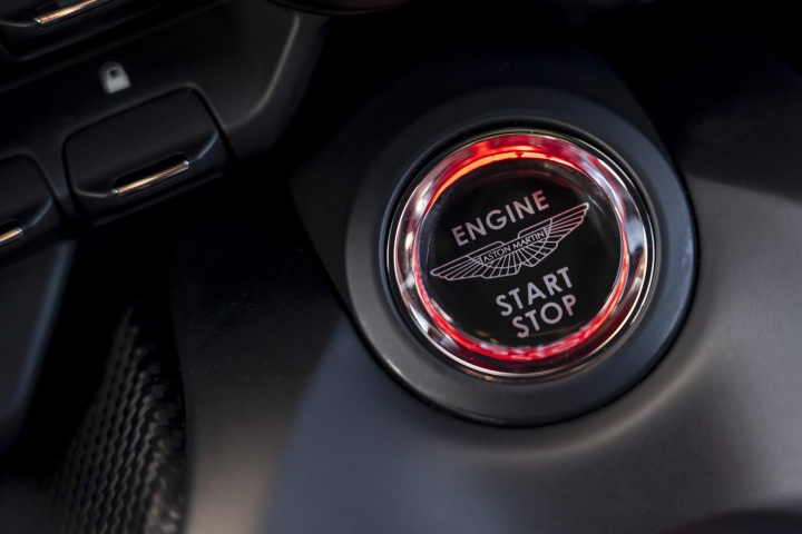 Aston Martin Vantage AMR manual (2020)