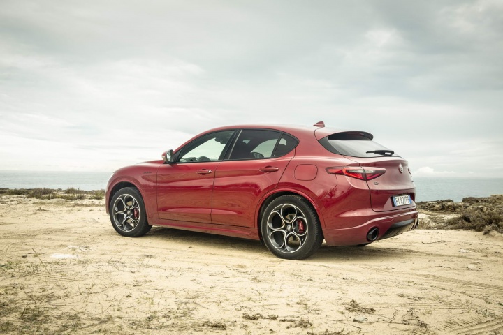 2020 alfa romeo stelvio quadrifoglio