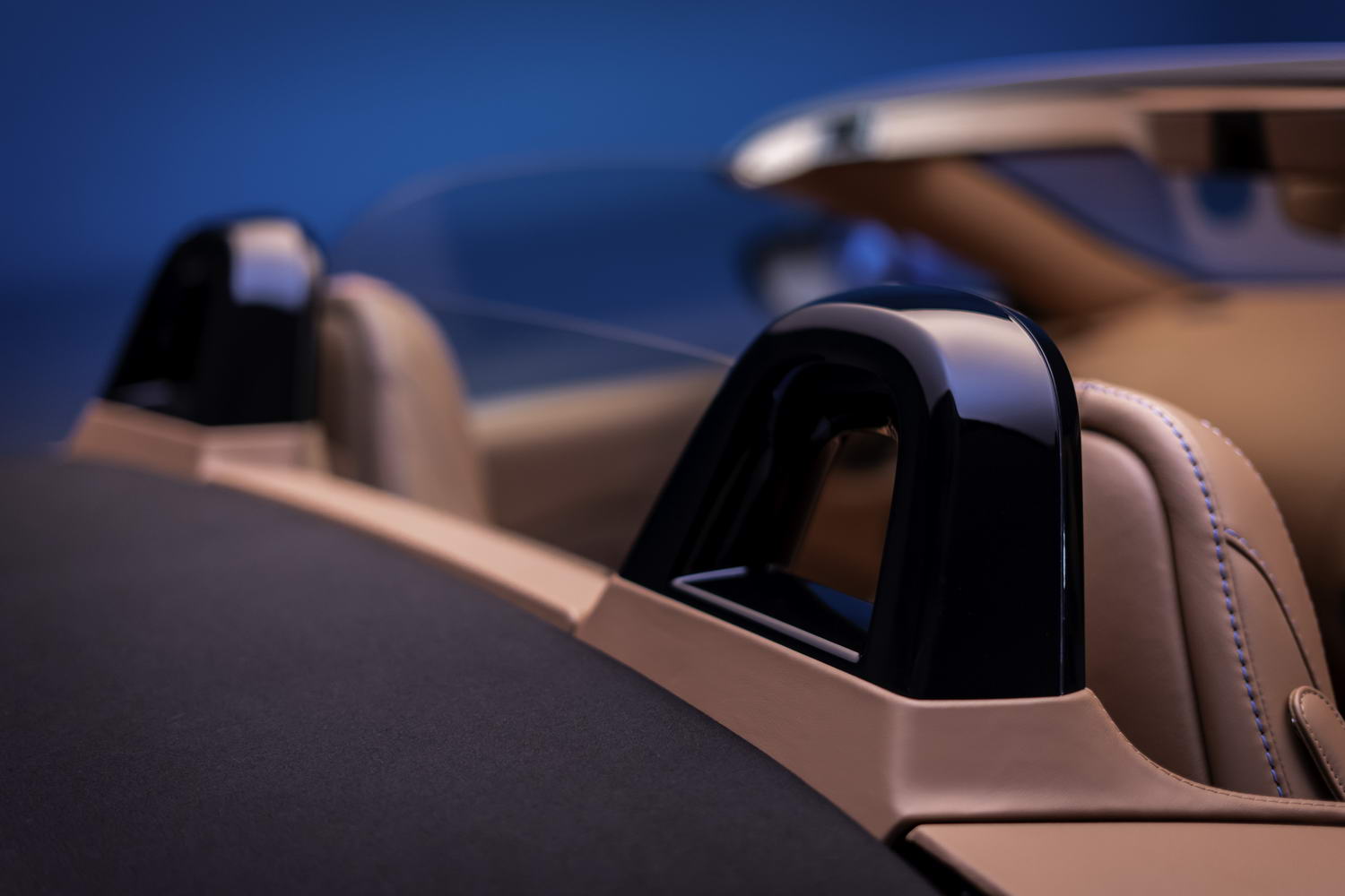 Aston fully reveals new Vantage Roadster