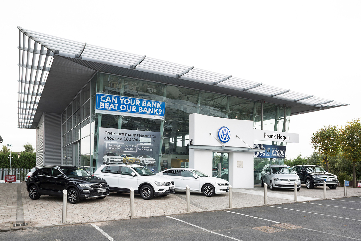 Car Industry News | Hogan and Sheehy win joint Volkswagen dealer award | CompleteCar.ie