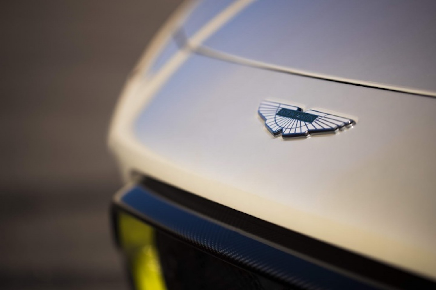 Car Industry News | Mercedes-Benz and Aston Martin Lagonda strengthen partnership | CompleteCar.ie