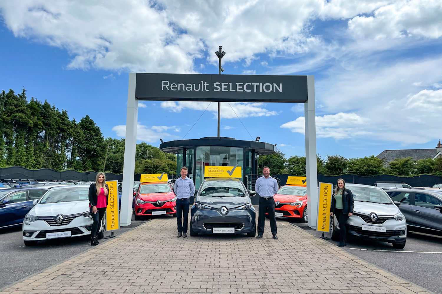 Car Industry News | Kearys of Midleton open Renault used car showroom | CompleteCar.ie