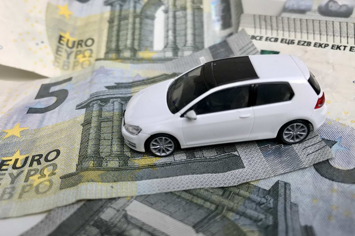 Car News | Outstanding car finance levels fall | CompleteCar.ie