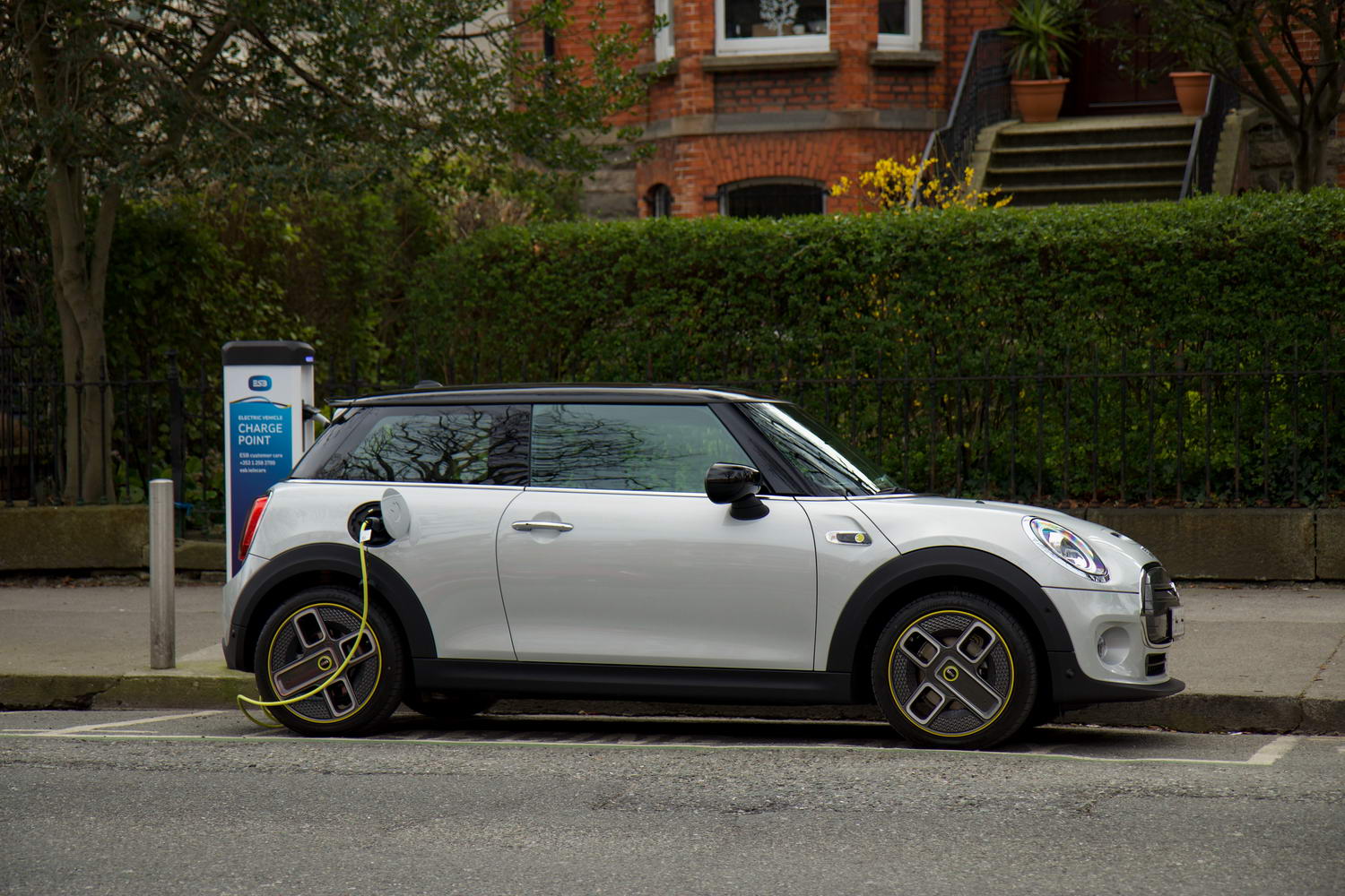 Car News | 1,650 EV charging points for Dublin by 2025