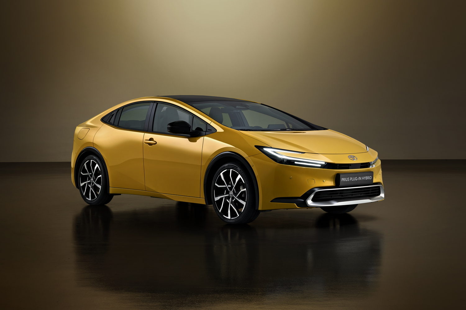 Car News | Toyota shows off 2023 hybrid Prius | CompleteCar.ie