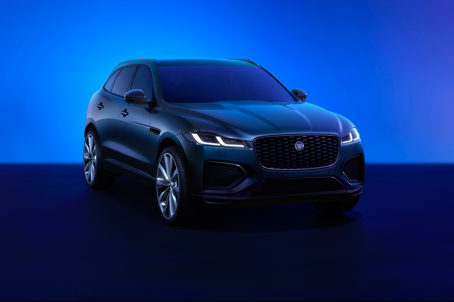 Car News | Jaguar gives F-Pace more hybrid range | CompleteCar.ie