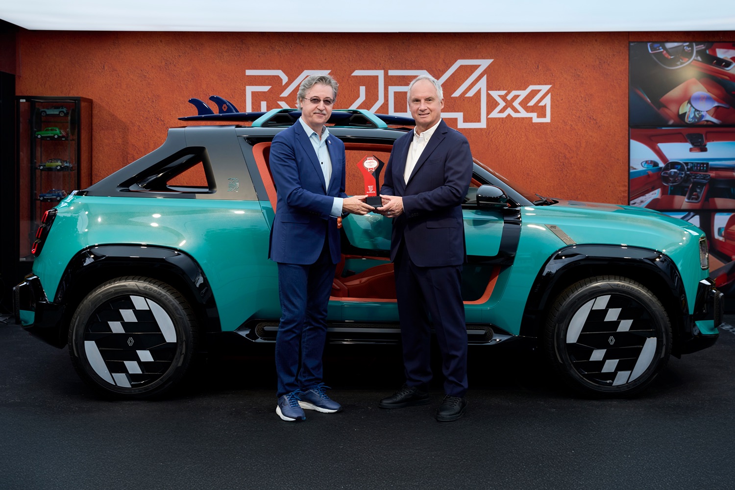 Renault receives Autobest Best Buy Car of Europe 2026 trophy