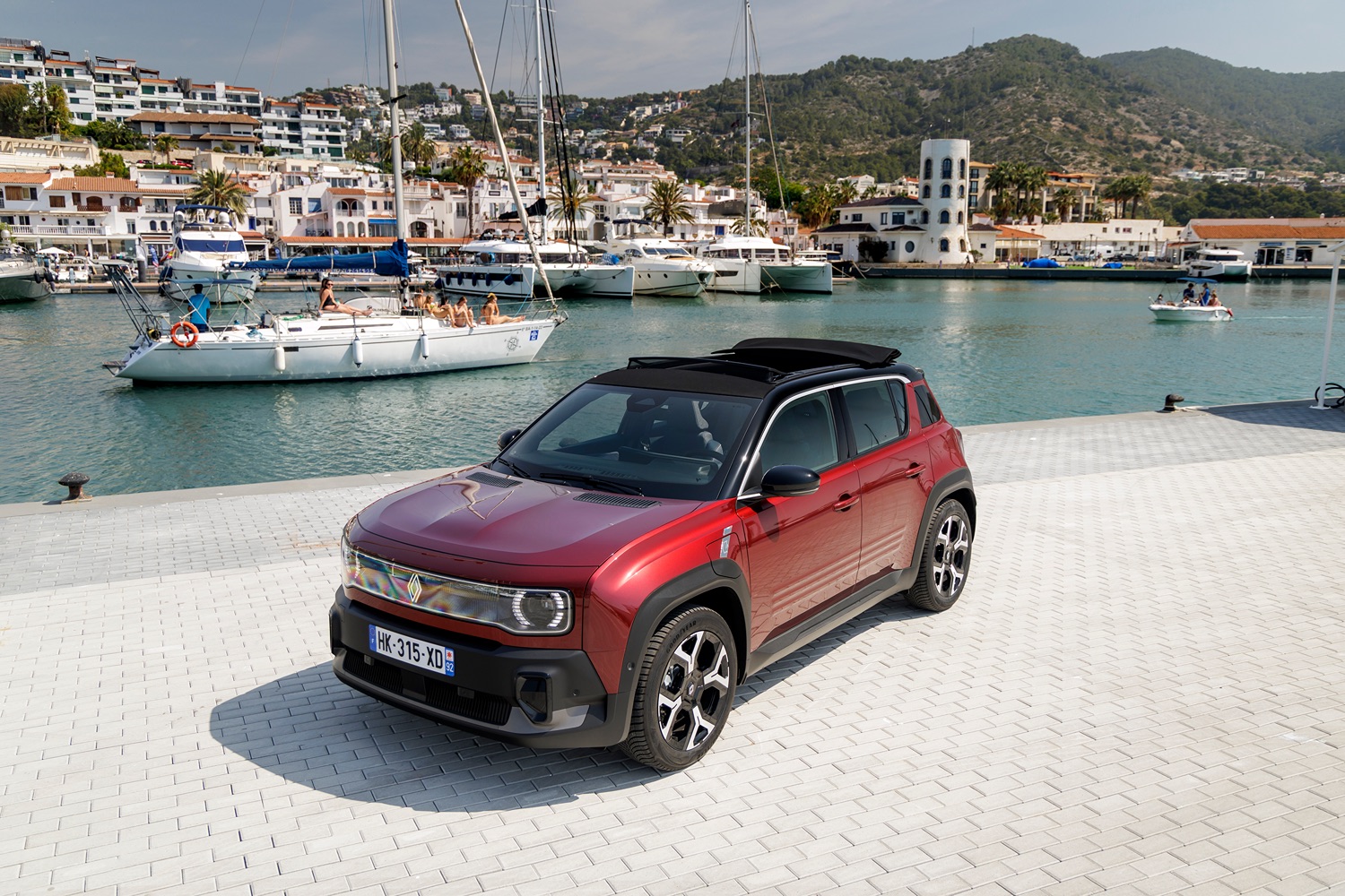Renault 4 E-Tech Plein Sud joins Irish line-up