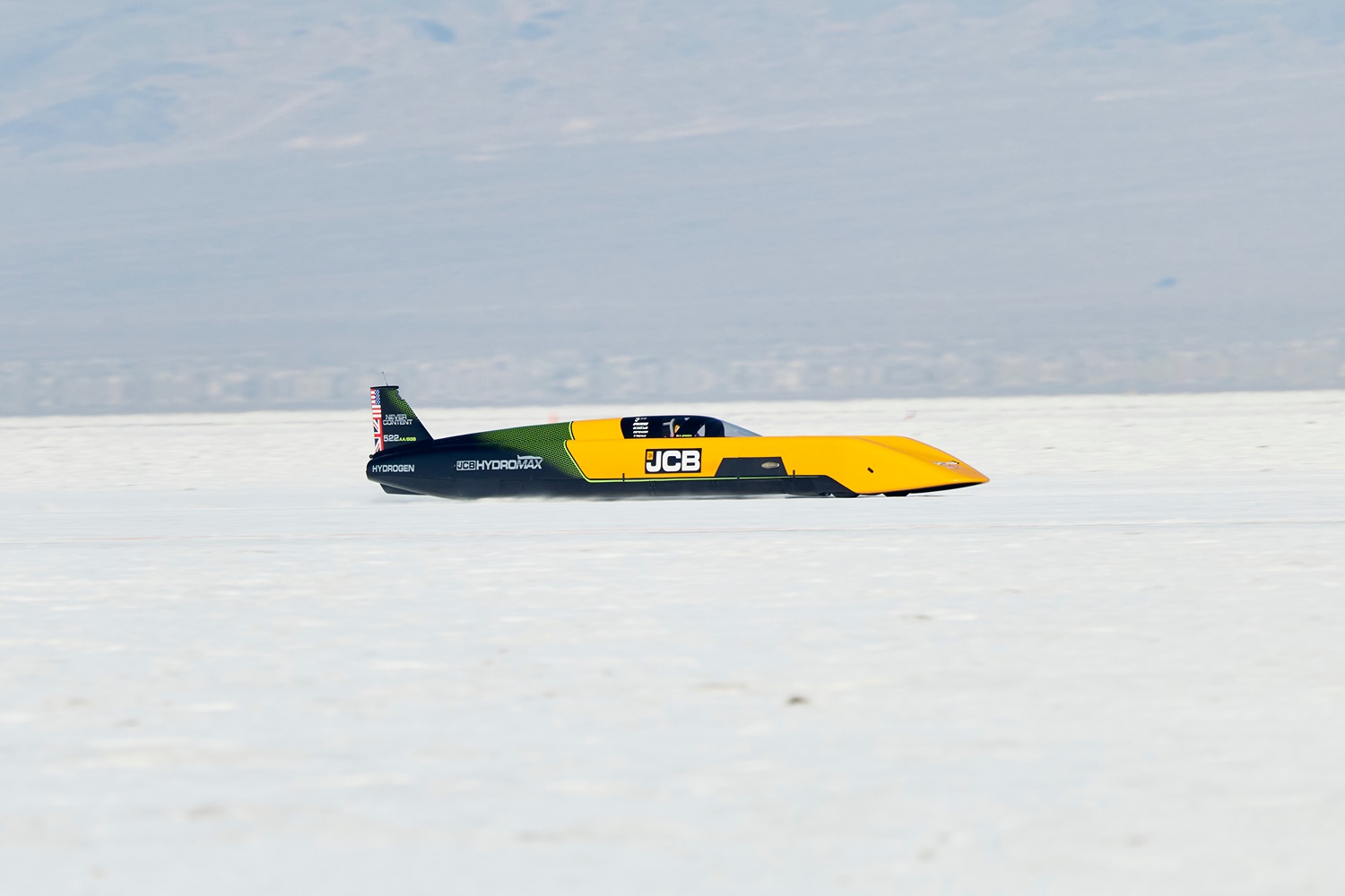 JCB Hydromax streamliner breaks hydrogen land speed record