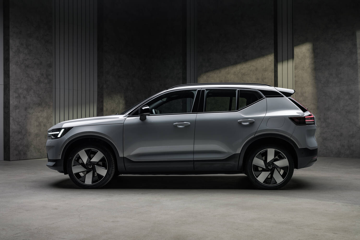 Volvo updates the EX40 and EC40 electric SUVs