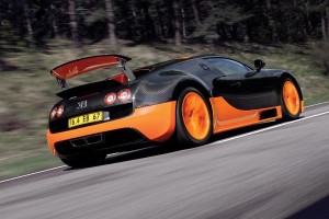 Bugatti Veyron breaks land speed record for a production car