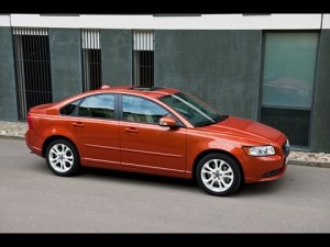 Big price reductions for Volvo S40 and V50