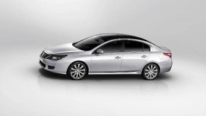 Renault unveils the Latitude saloon