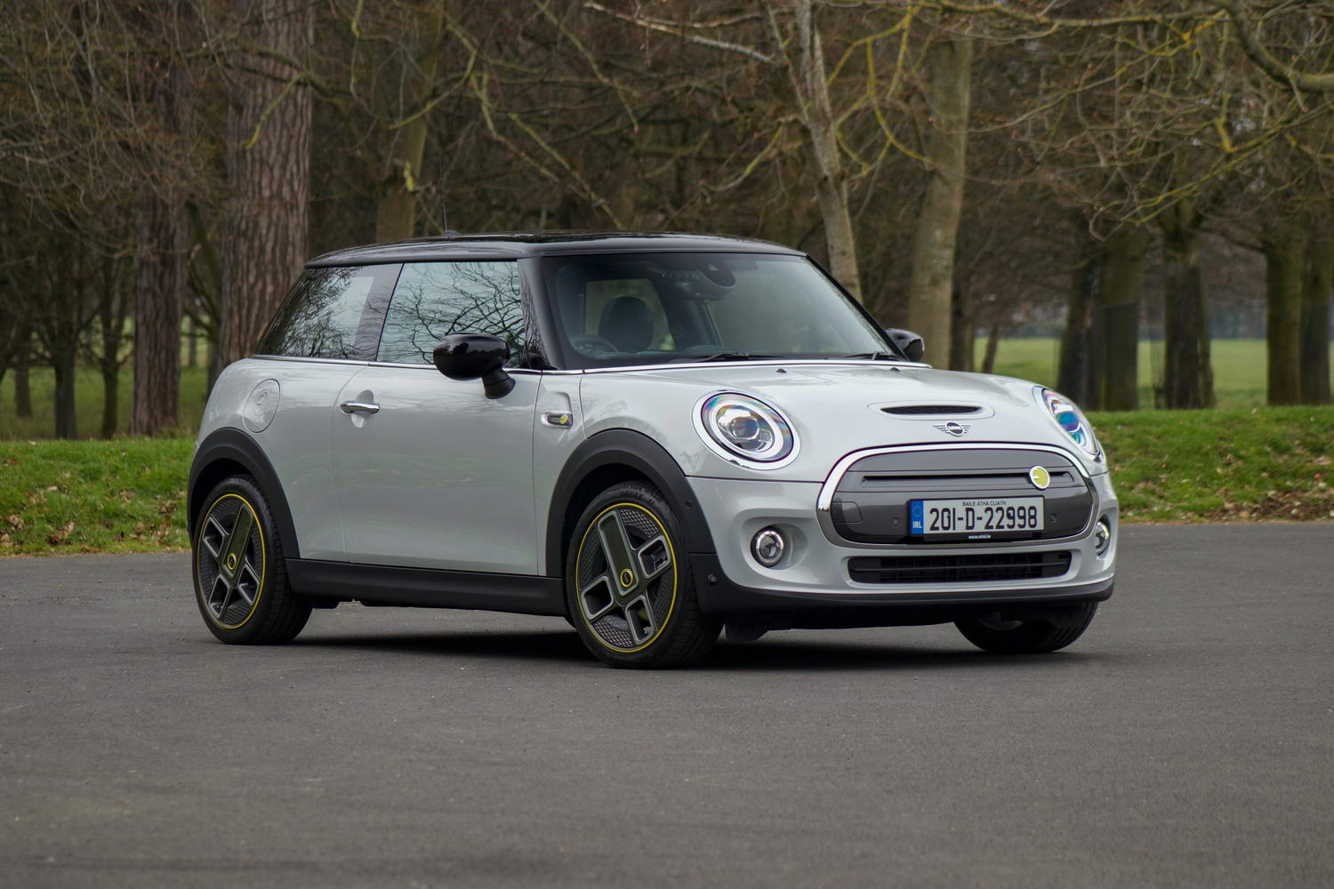 Car Reviews | MINI Electric Hatch (2020) | CompleteCar.ie