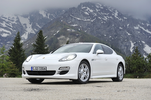 Car Reviews | Porsche Panamera S E-Hybrid | CompleteCar.ie