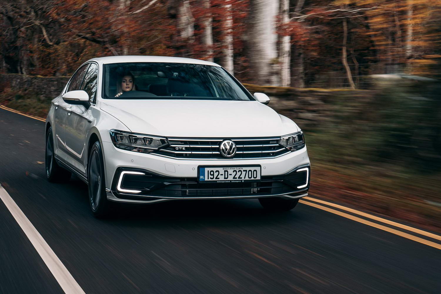 Car Reviews | Volkswagen Passat GTE | CompleteCar.ie