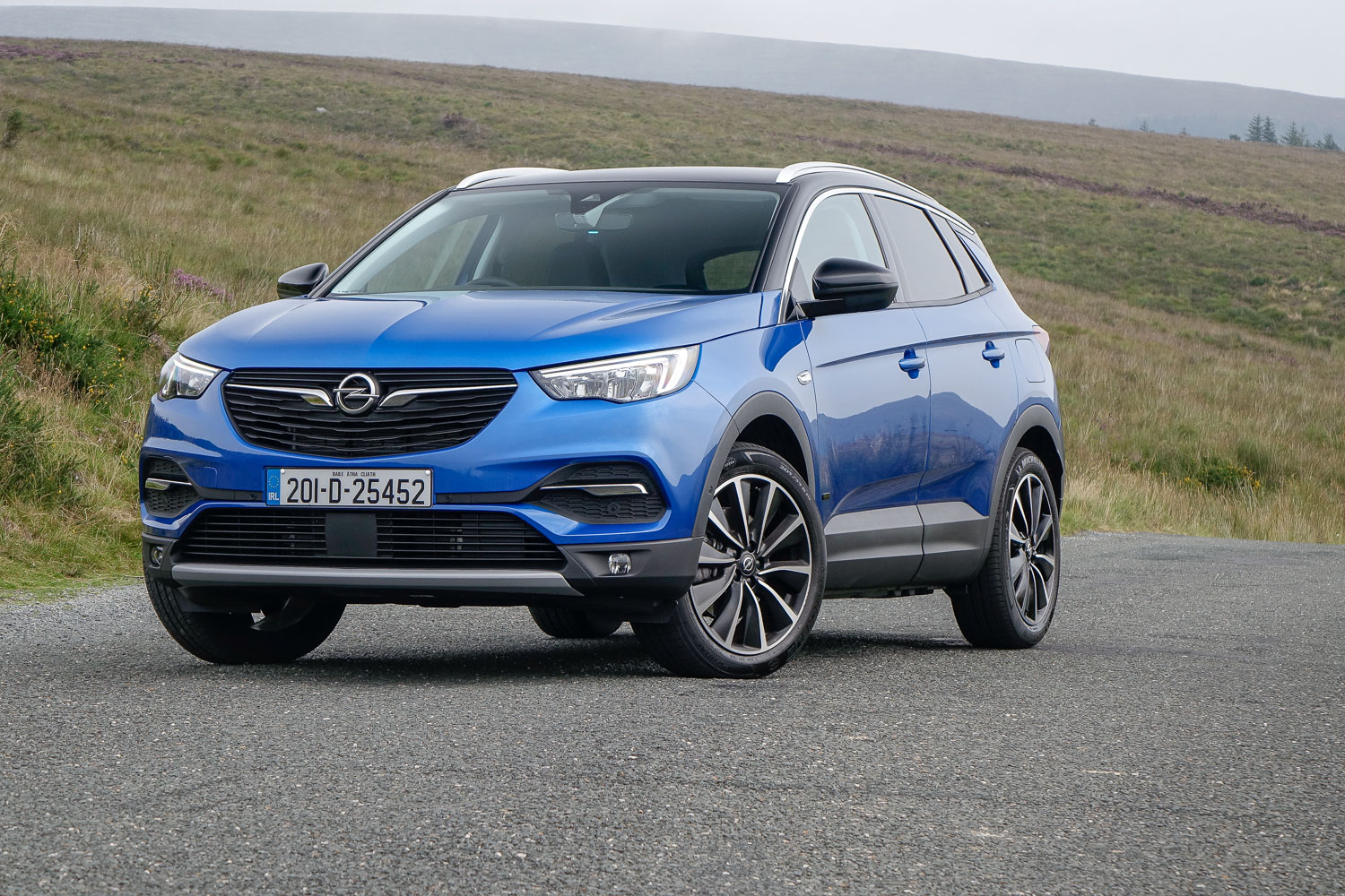 Car Reviews | Opel Grandland X Hybrid4 (2020) | CompleteCar.ie