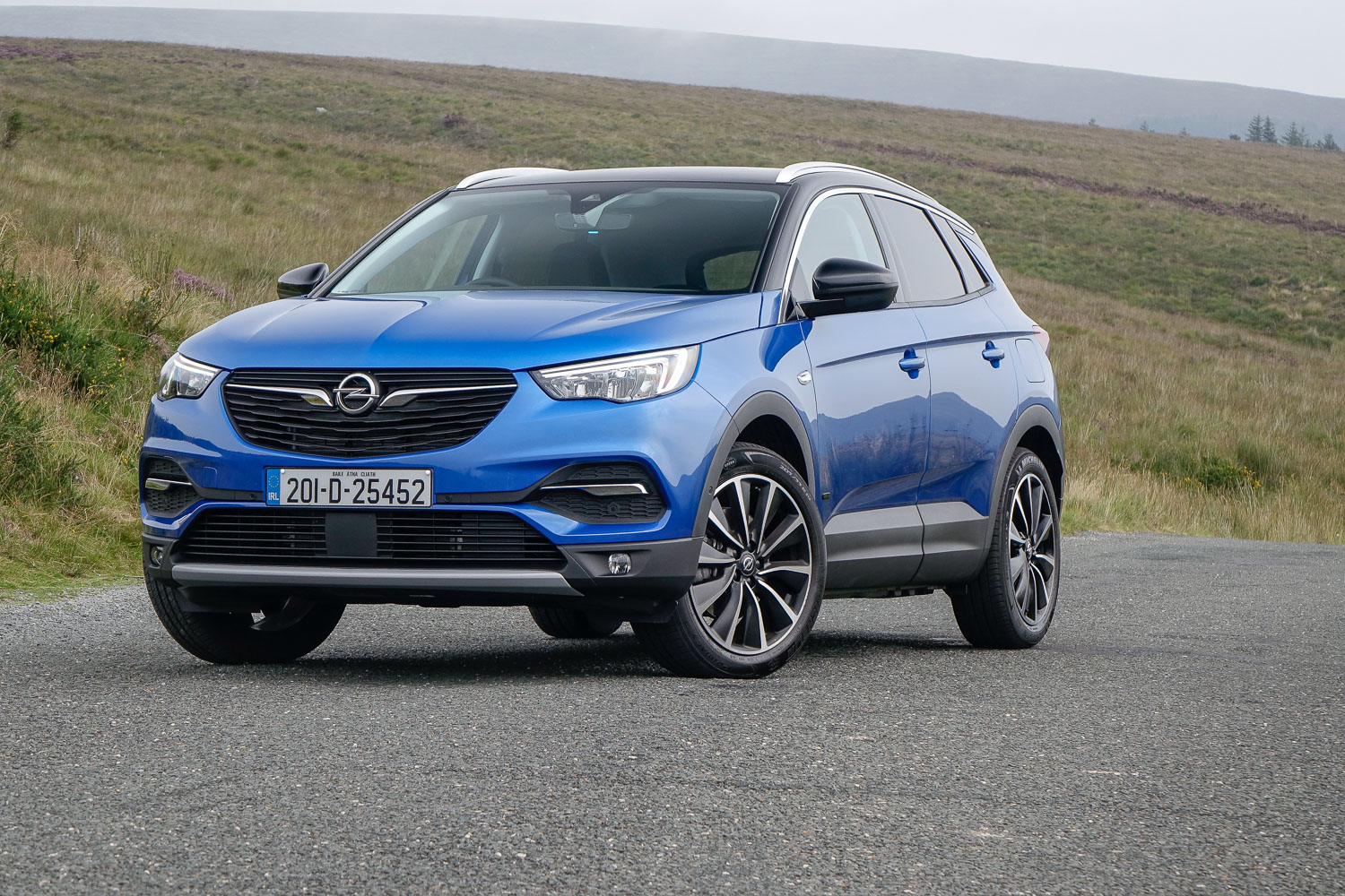 Opel Grandland X Hybrid4 (2020) | Reviews | Complete Car