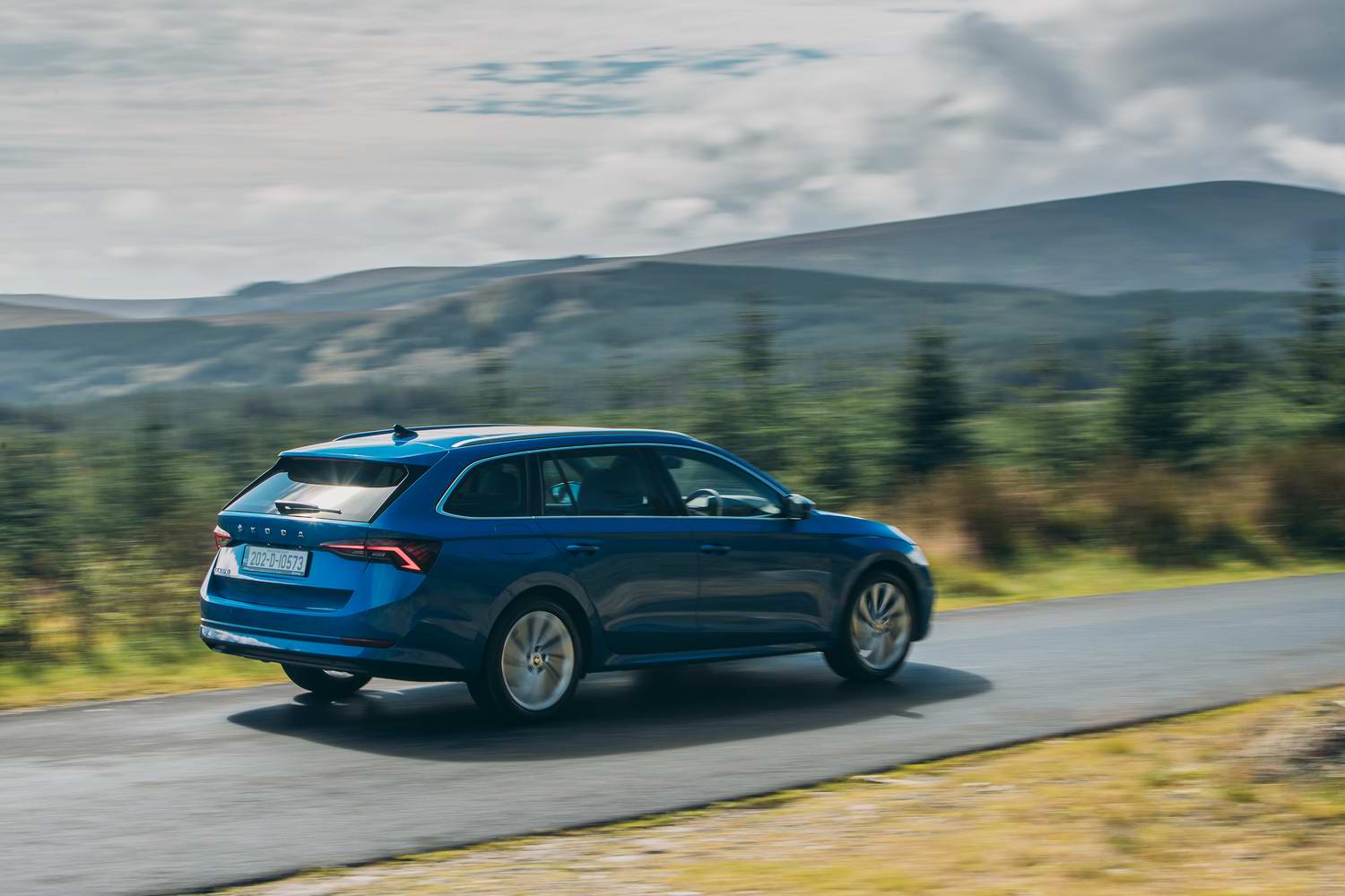 Car Reviews | Skoda Octavia Combi | CompleteCar.ie