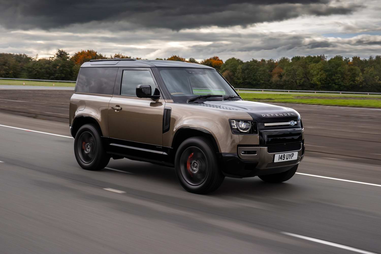 Car Reviews | Land Rover Defender 90 X P400 (2021) | CompleteCar.ie