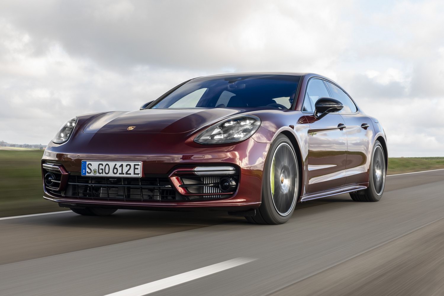 Car Reviews | Porsche Panamera 4 E-Hybrid | CompleteCar.ie