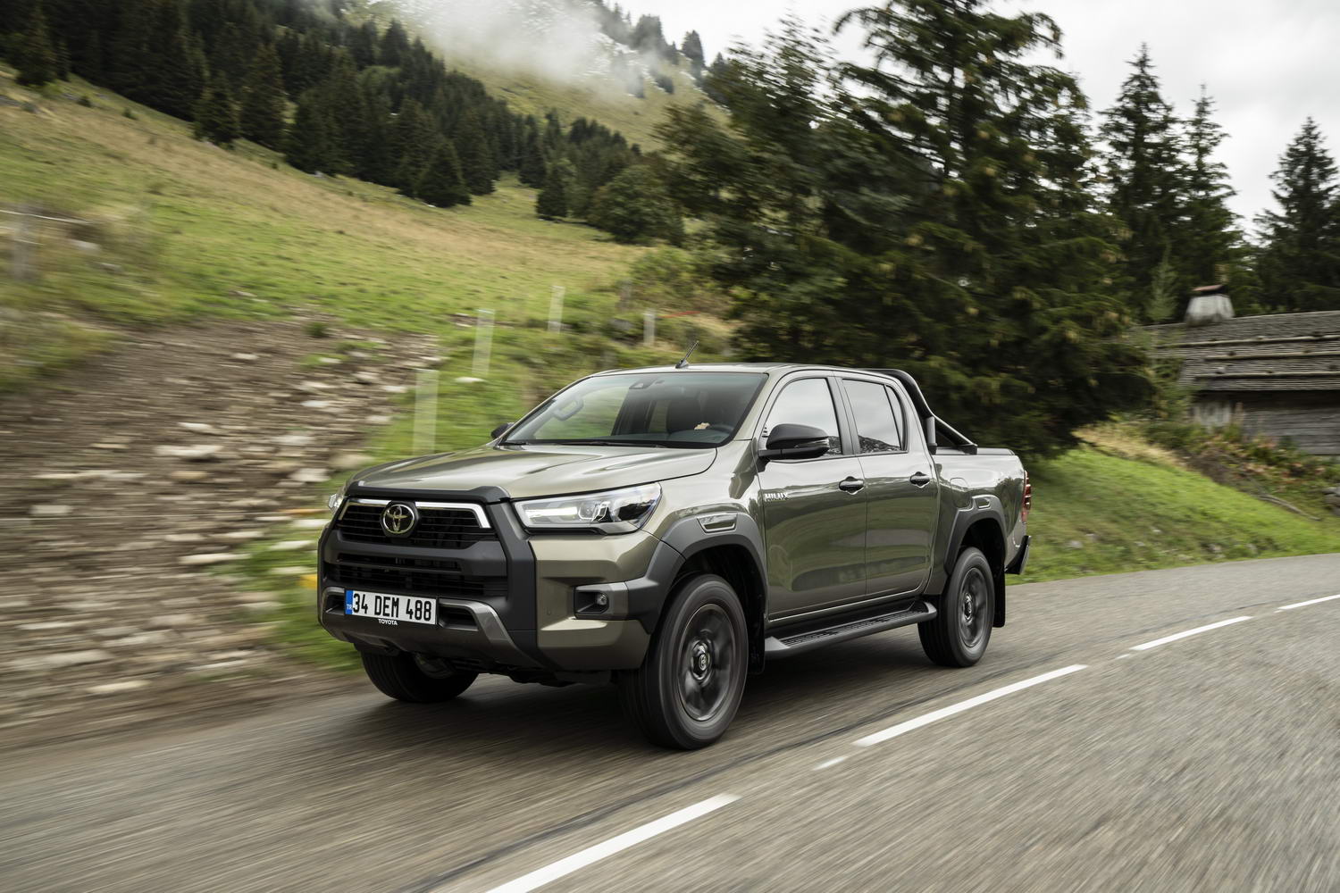 Car Reviews | Toyota Hilux Invincible Double Cab (2021) | CompleteCar.ie