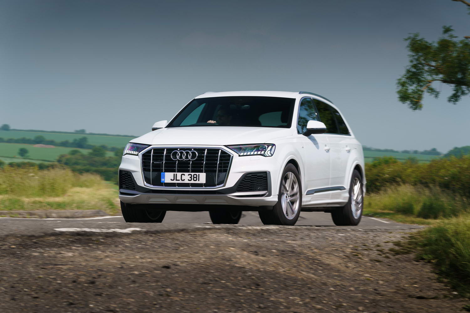 Car Reviews | Audi Q7 55 TFSI e hybrid (2021) | CompleteCar.ie