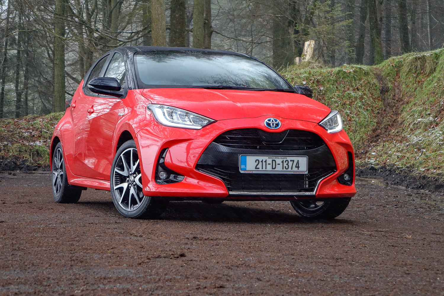Car Reviews | Toyota Yaris Hybrid (2021) | CompleteCar.ie