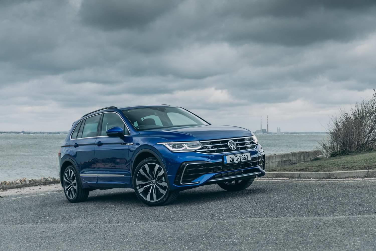 Car Reviews | Volkswagen Tiguan 2.0 TDI 150 R-Line (2021) | CompleteCar.ie