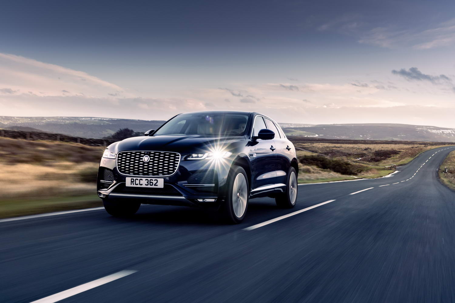 Car Reviews | Jaguar F-Pace P400e hybrid (2021) | CompleteCar.ie