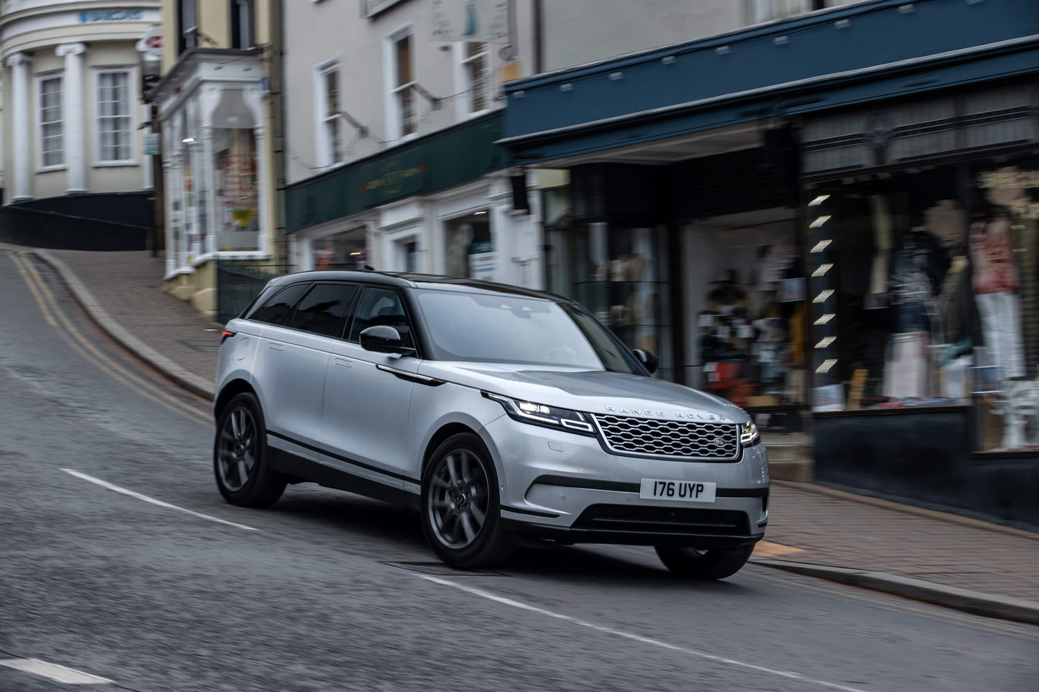 Car Reviews | Range Rover Velar P400e hybrid (2021) | CompleteCar.ie