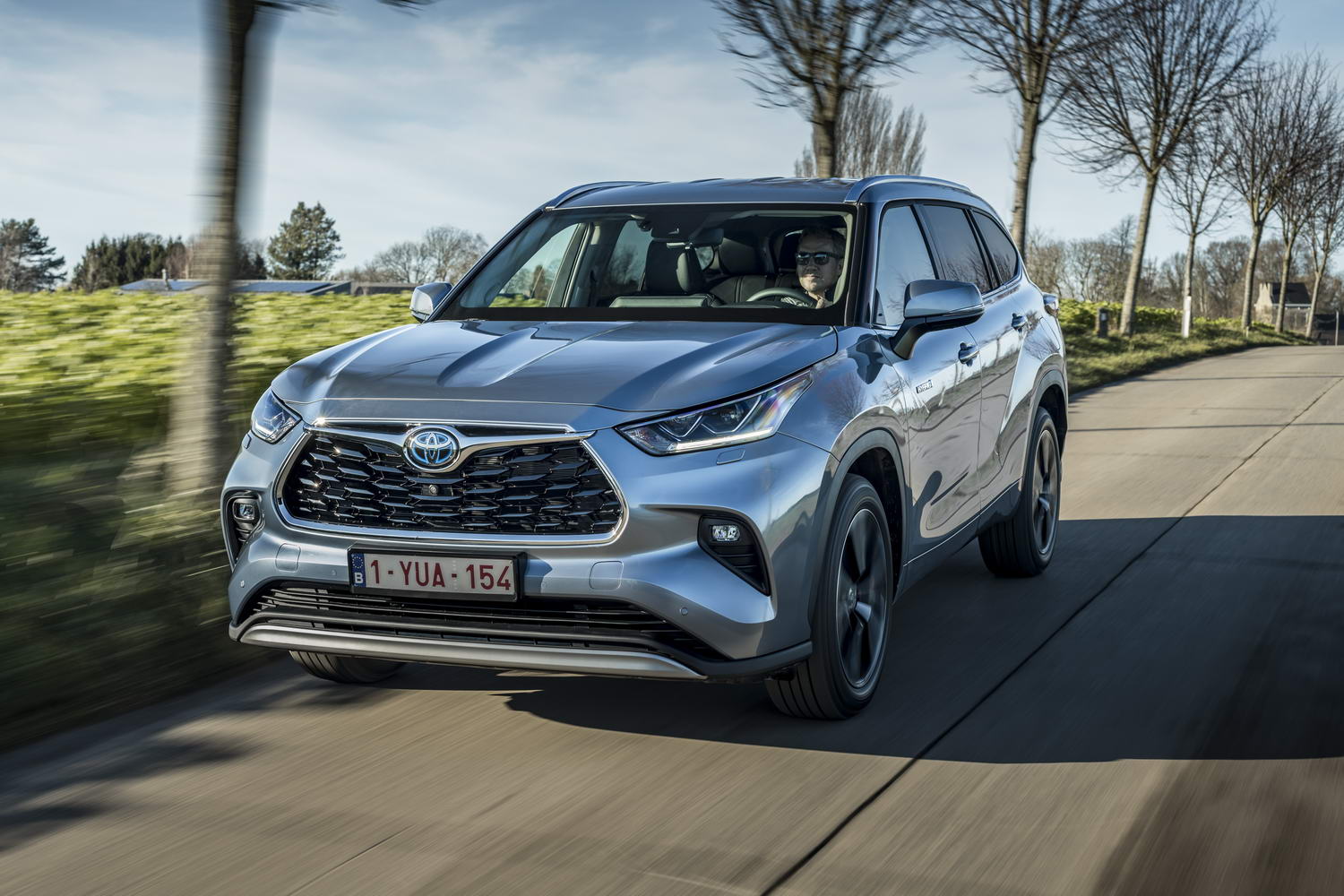 Car Reviews | Toyota Highlander Hybrid Platinum (2021) | CompleteCar.ie