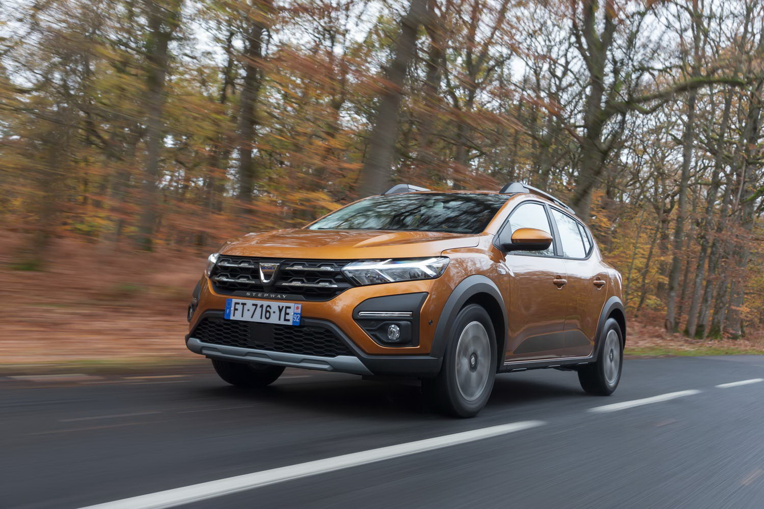 Car Reviews | Dacia Sandero Stepway 1.0 petrol (2021) | CompleteCar.ie