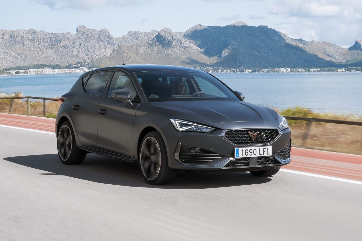Car Reviews | Cupra Leon e-Hybrid 245hp (2021) | CompleteCar.ie