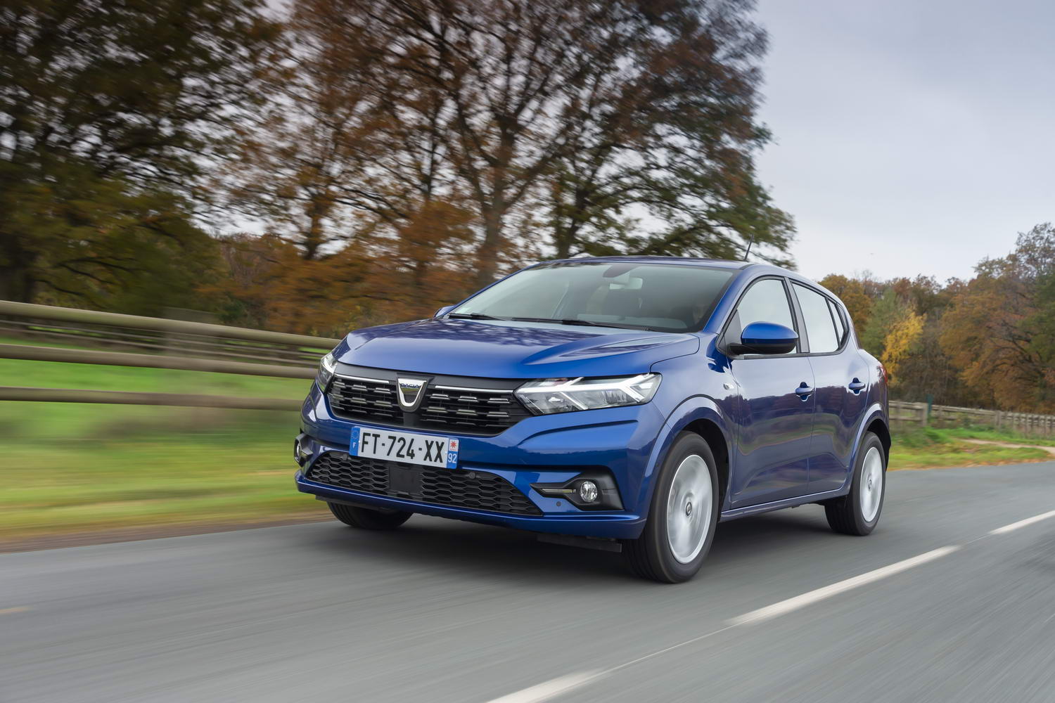 Car Reviews | Dacia Sandero 1.0 Essential (2021) | CompleteCar.ie