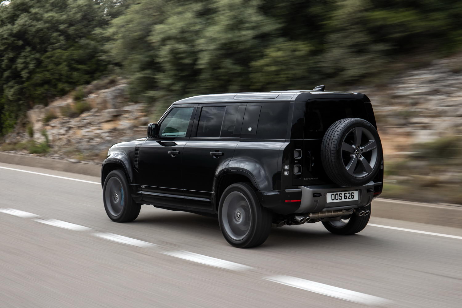 Car Reviews | Land Rover Defender | CompleteCar.ie