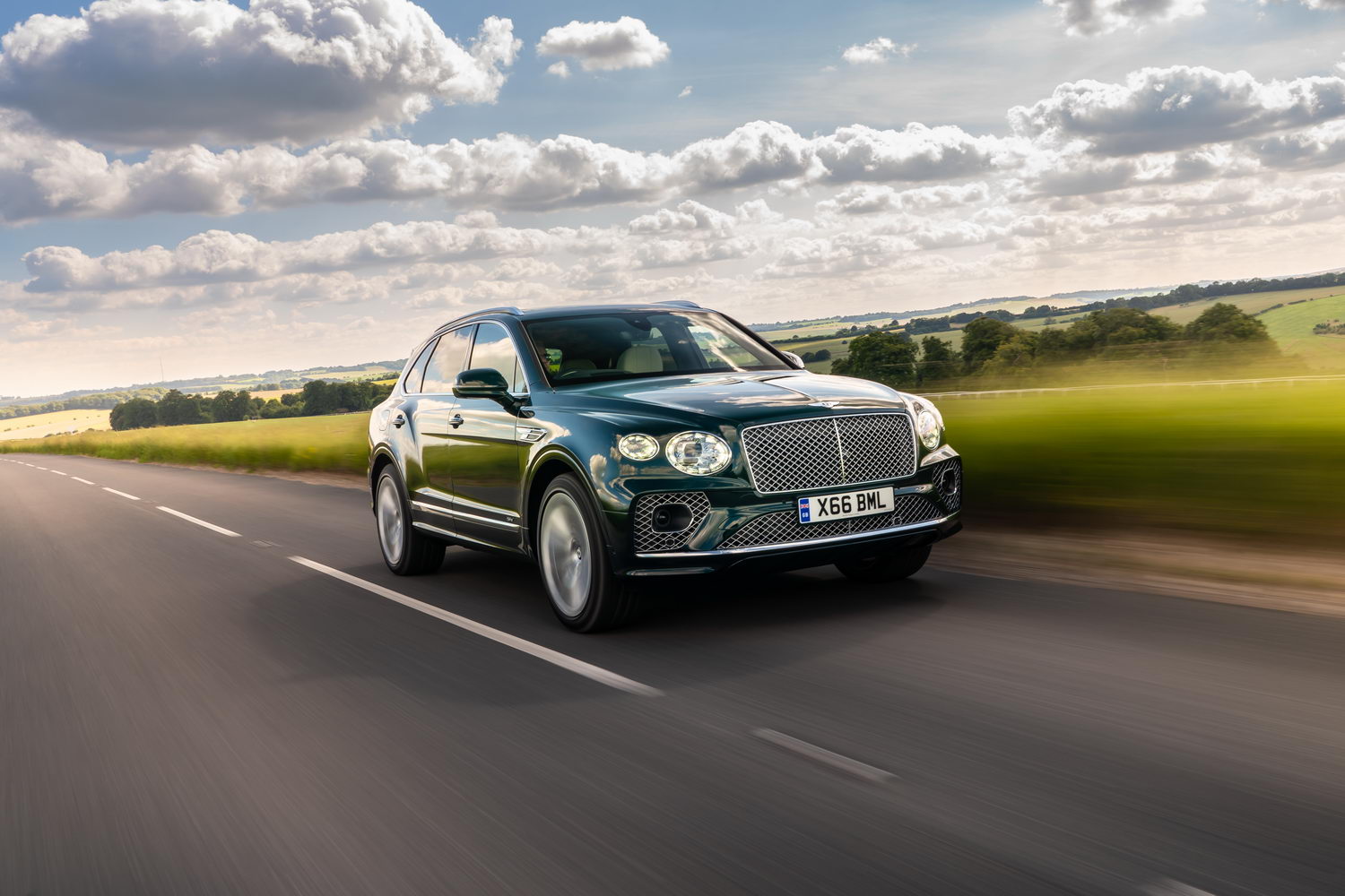 Car Reviews | Bentley Bentayga Hybrid (2021) | CompleteCar.ie