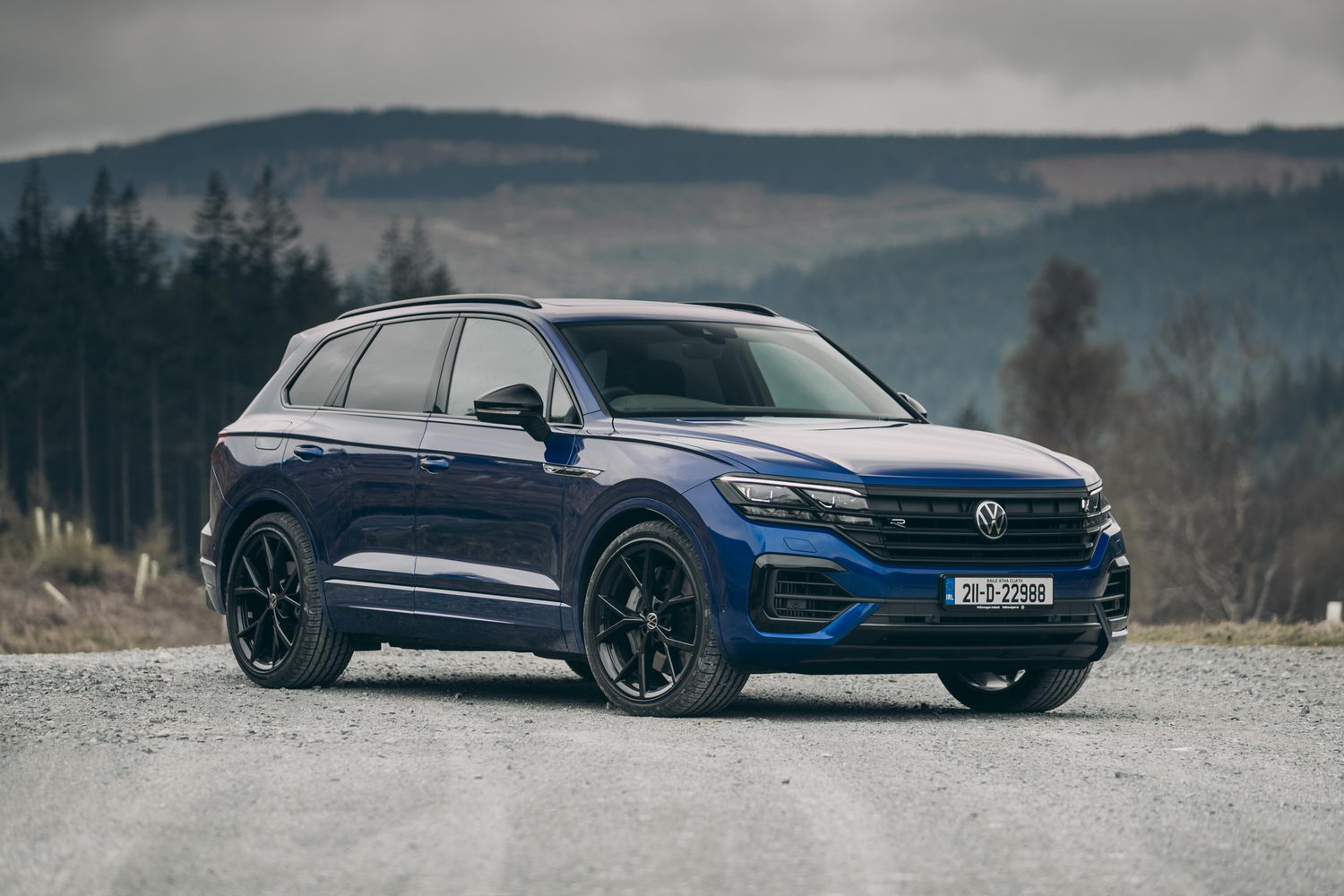 Car Reviews | Volkswagen Touareg R hybrid (2021) | CompleteCar.ie