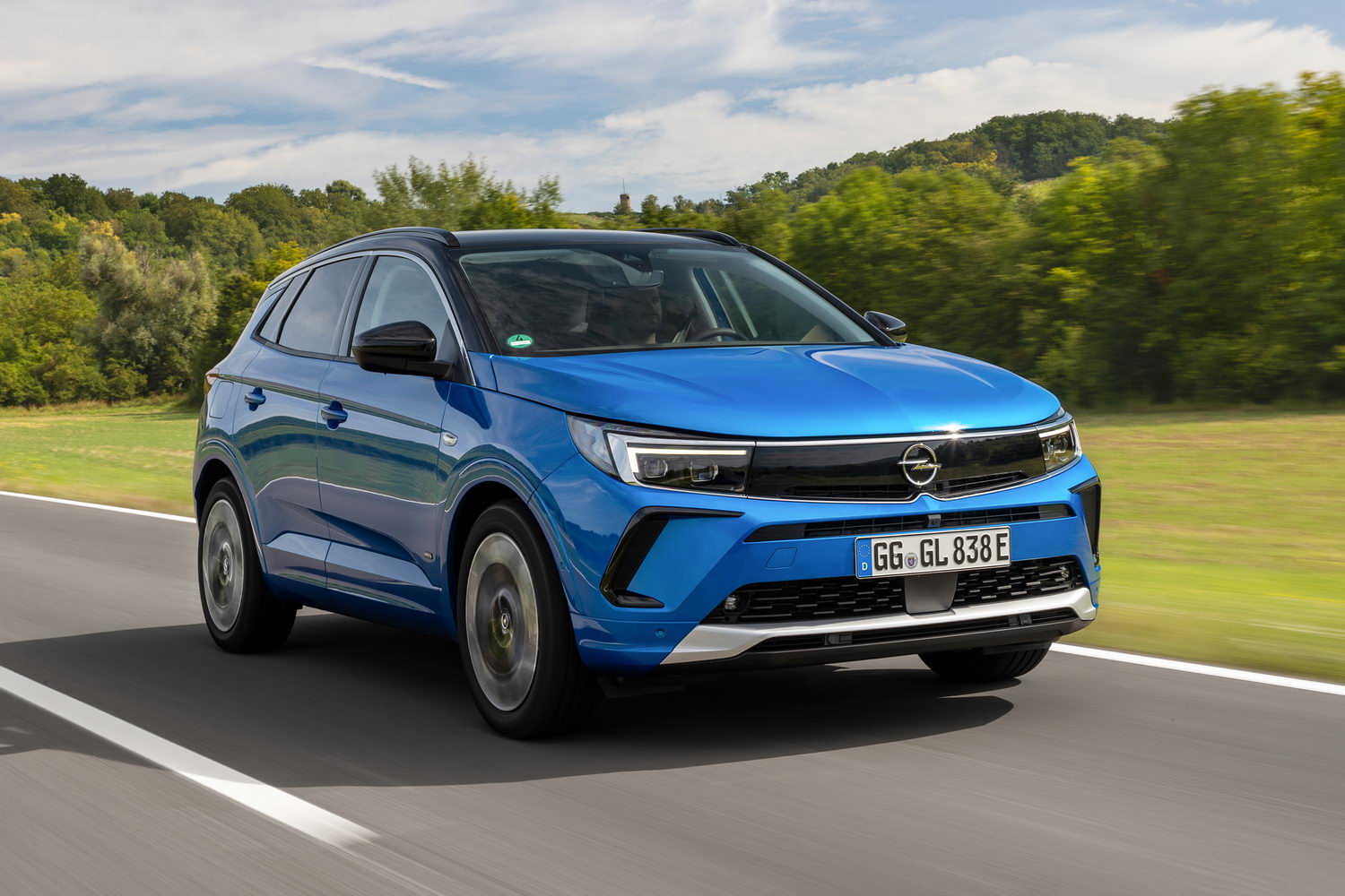 Car Reviews | Opel Grandland Hybrid (2021) | CompleteCar.ie