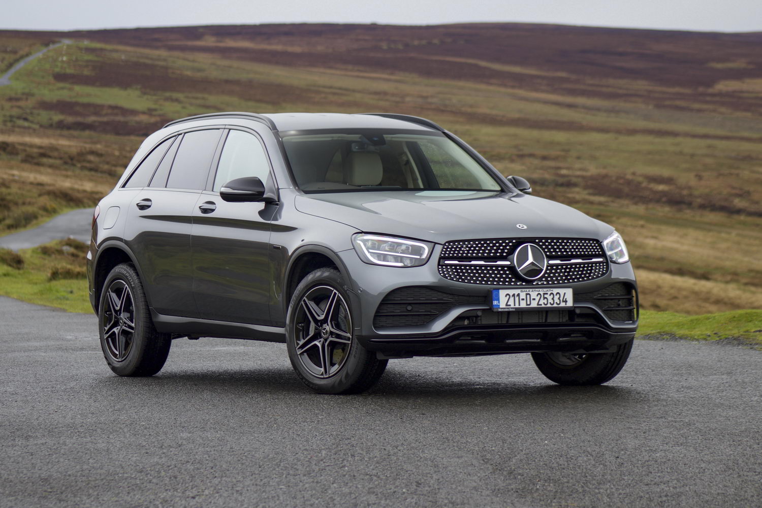 Car Reviews | Mercedes-Benz GLC 300 de hybrid (2021) | CompleteCar.ie