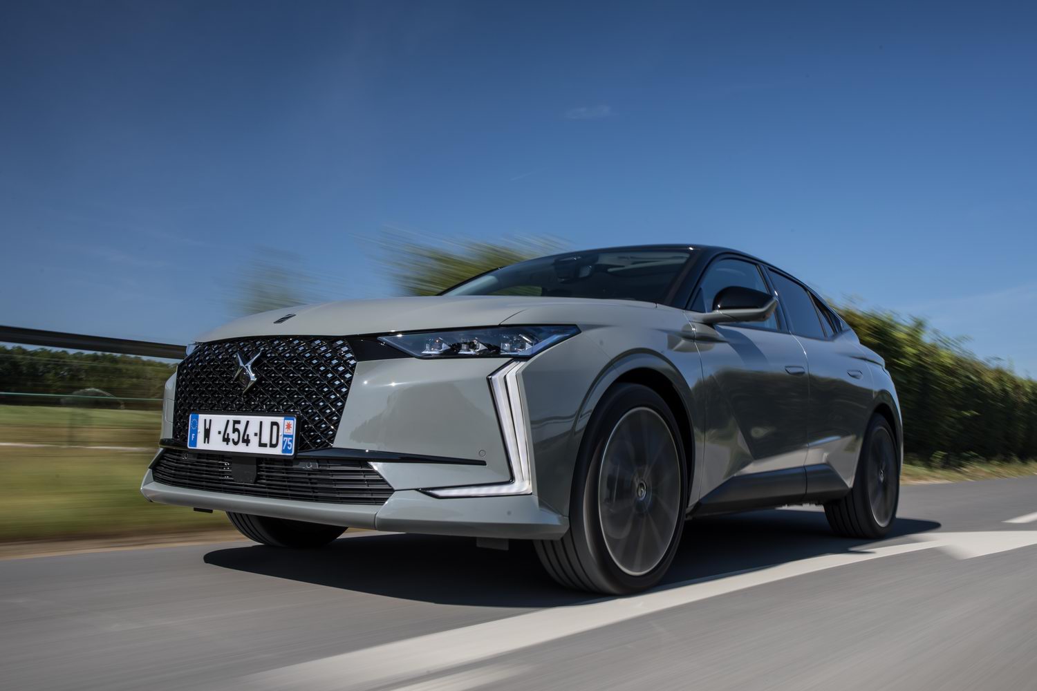 Car Reviews | DS 4 E-Tense hybrid (2022) | CompleteCar.ie