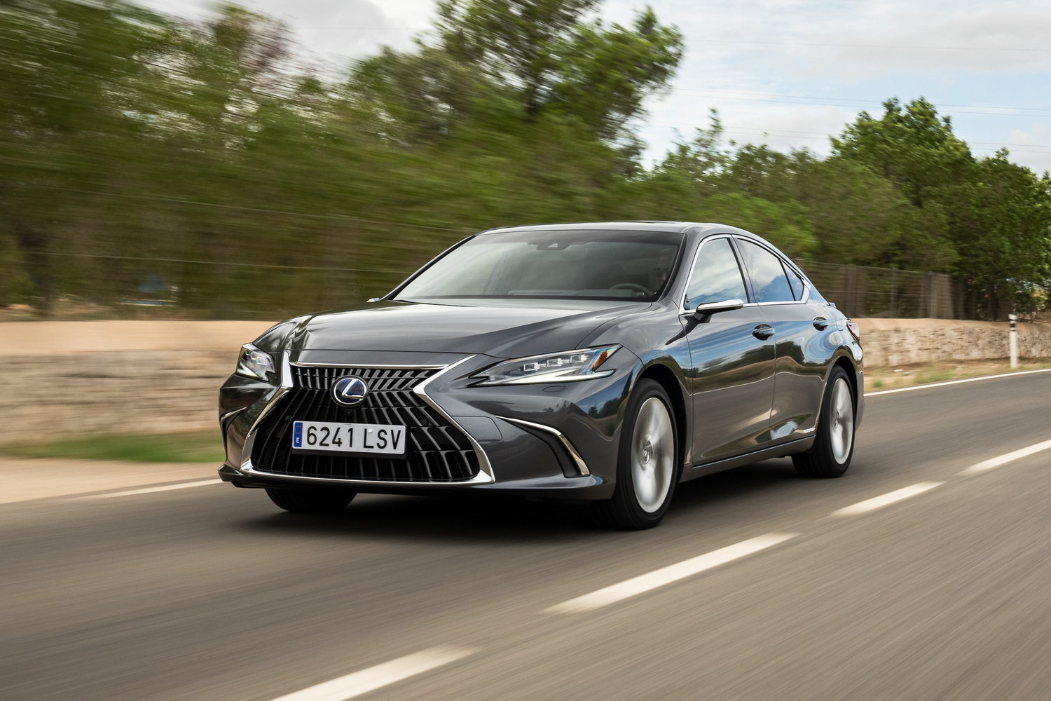 Car Reviews | Lexus ES 300h (2022) | CompleteCar.ie