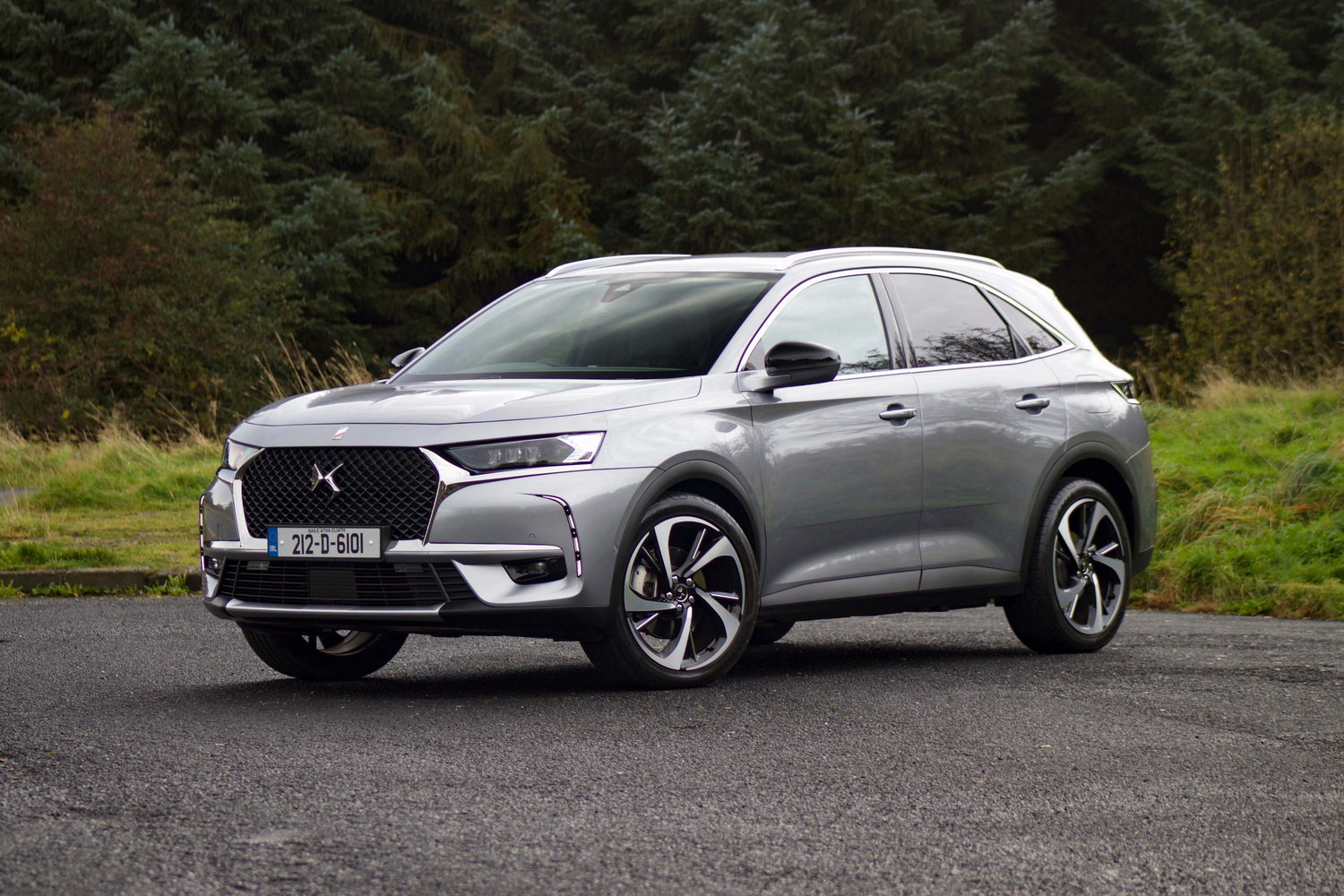 Car Reviews | DS 7 Crossback E-tense 225 hybrid (2021) | CompleteCar.ie