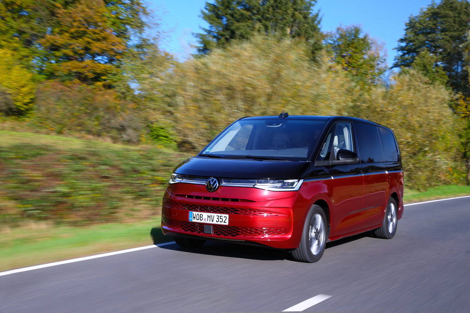 Car Reviews | Volkswagen Multivan eHybrid (2022) | CompleteCar.ie