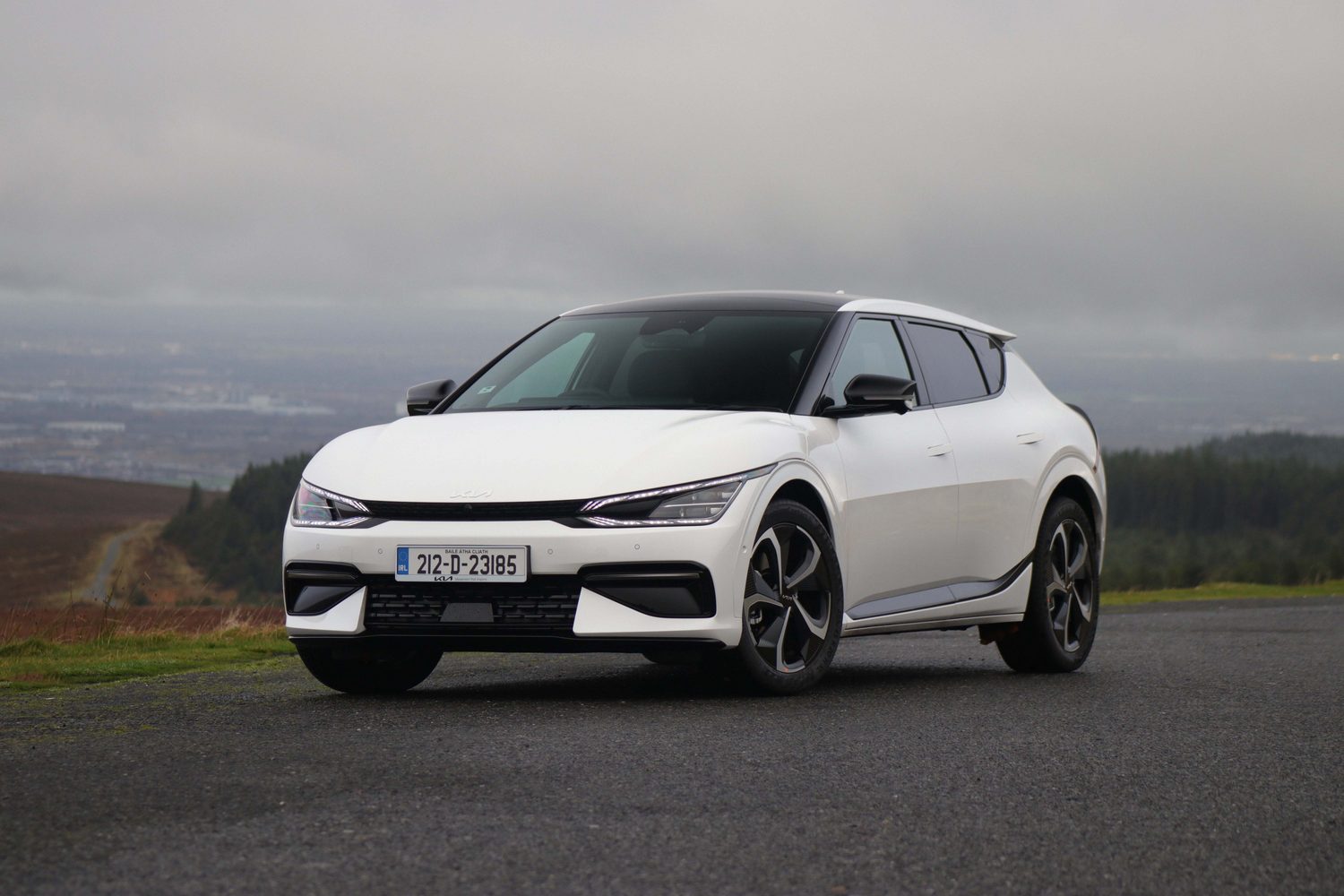 Car Reviews | Kia EV6 GT-Line (2022) | CompleteCar.ie