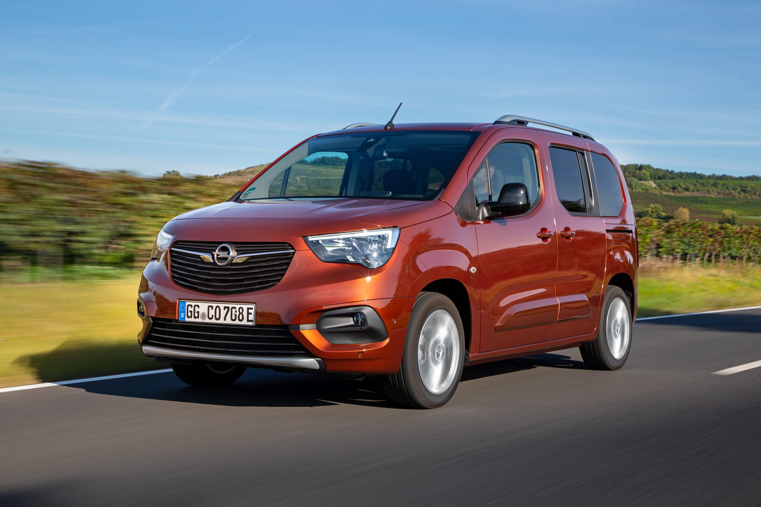 Car Reviews | Opel Combo-e Life (2022) | CompleteCar.ie