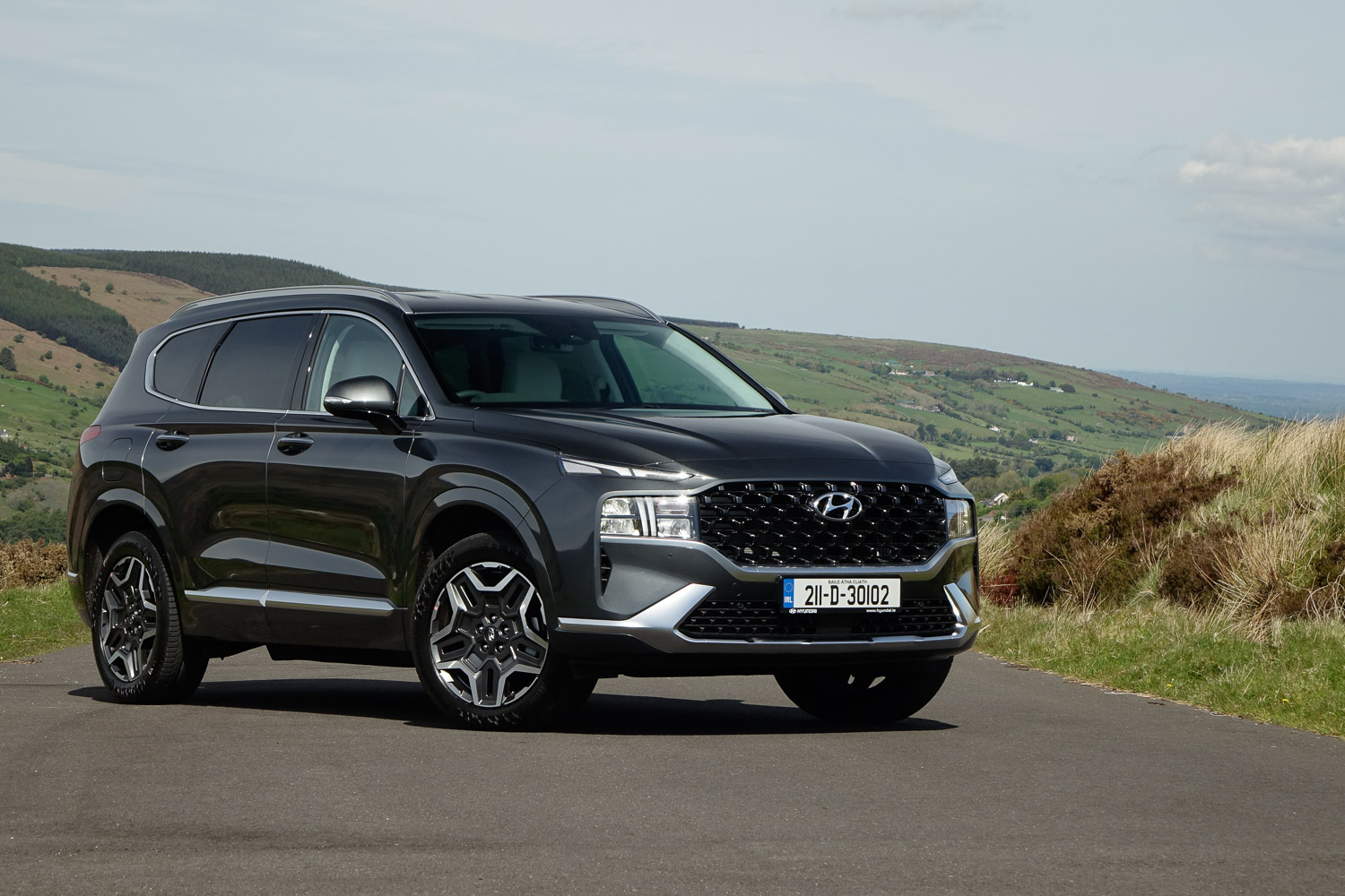 Car Reviews | Hyundai Santa Fe Plug-in Hybrid (2021) | CompleteCar.ie