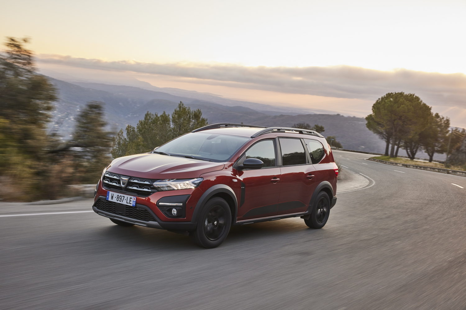 Car Reviews | Dacia Jogger 1.0 petrol (2022) | CompleteCar.ie